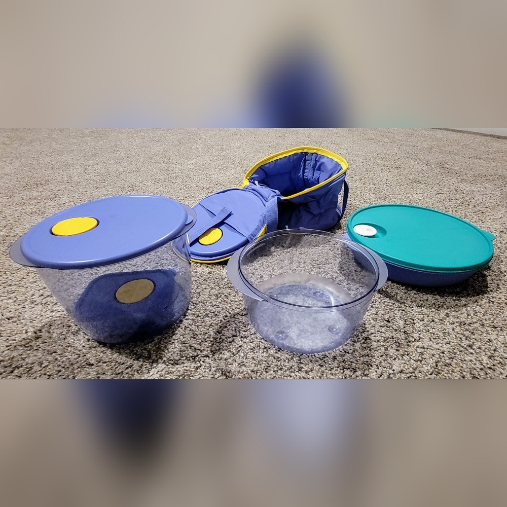 8 Piece Tupperware Set Aqua & Sky Blue Set with Yellow & White Accents With Tote